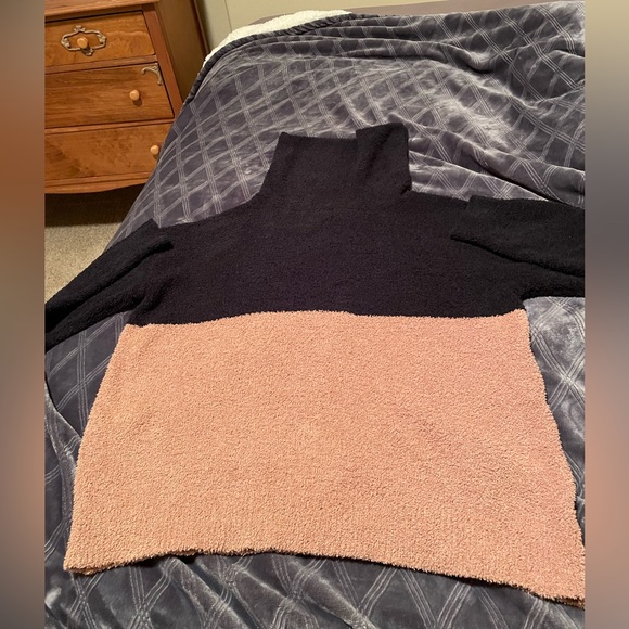 Thread & Supply Medium Cozy Colorblock Turtleneck Sweater Black Mocha - Picture 4 of 6